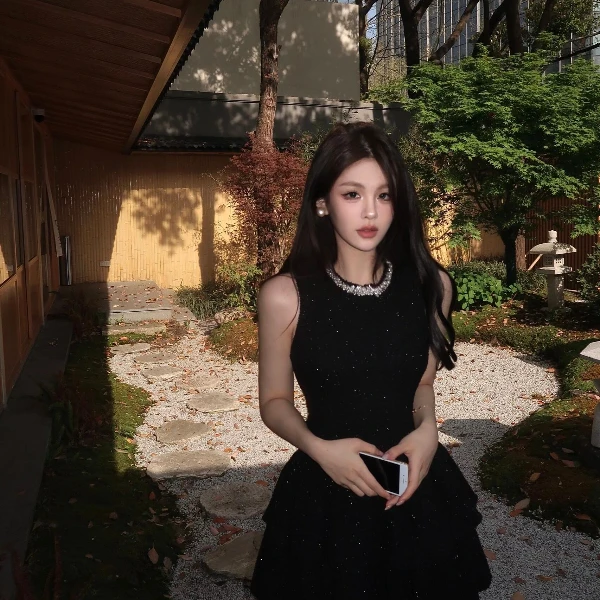 法式小香风黑色细闪背心连衣裙女高级感名媛气质收腰生日蛋糕短裙