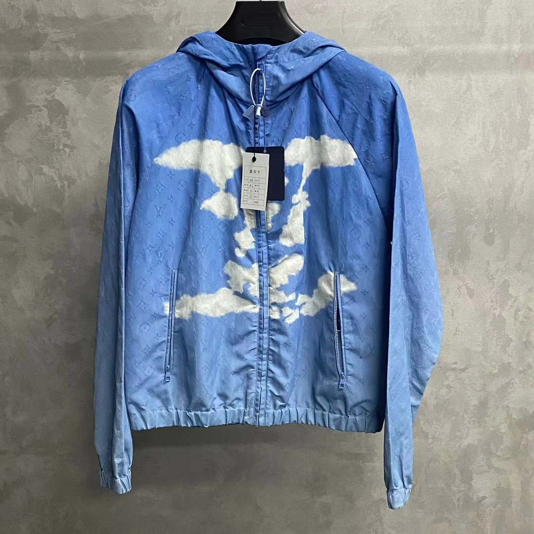 louis vuitton 蓝天白云满印印花图案logo冲锋衣 /46/58/99新