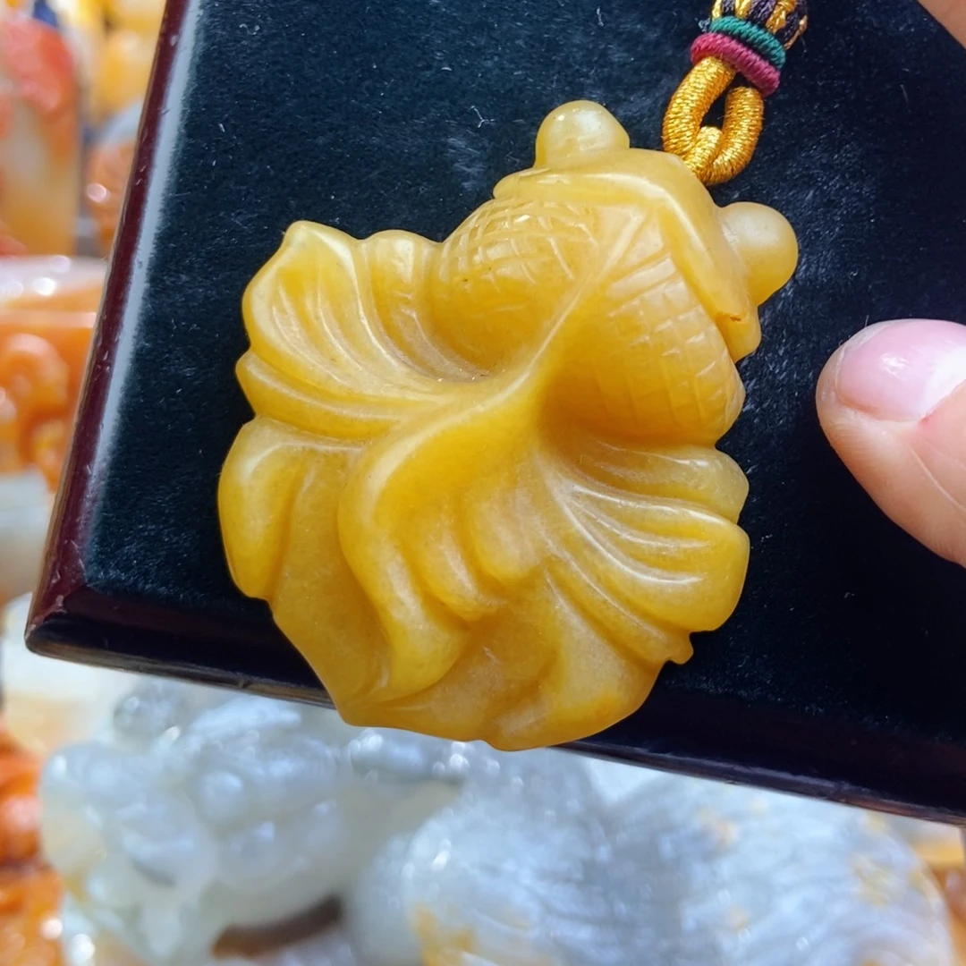【闪购商品】石英质玉(黄龙玉)颈饰未镶嵌