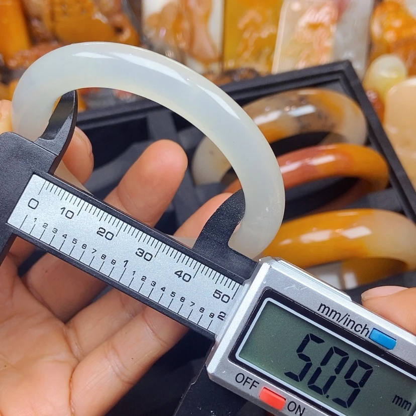 【闪购商品】石英质玉(黄龙玉)颈饰未镶嵌