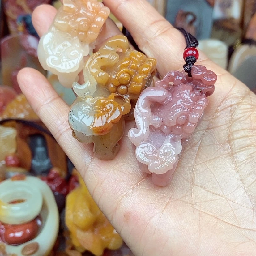 【闪购商品】石英质玉(黄龙玉)颈饰未镶嵌