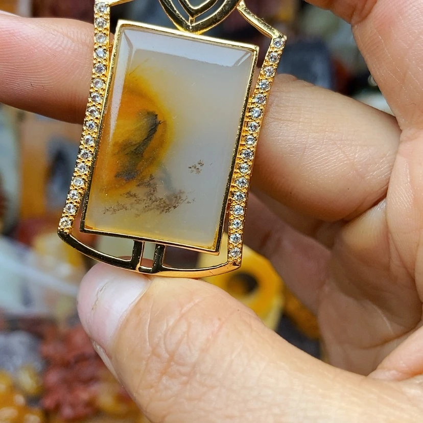 【闪购商品】石英质玉(黄龙玉)颈饰未镶嵌
