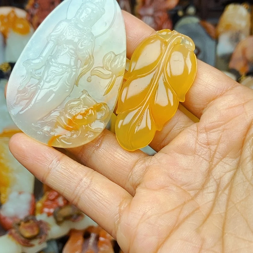 【闪购商品】石英质玉(黄龙玉)颈饰未镶嵌