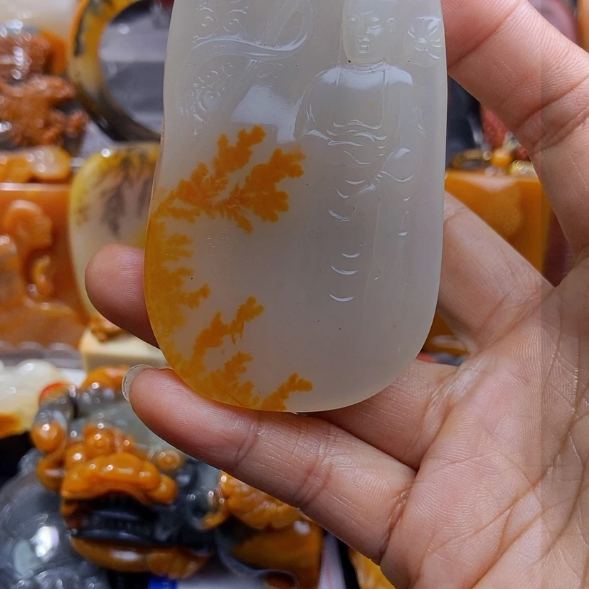 【闪购商品】石英质玉(黄龙玉)颈饰未镶嵌