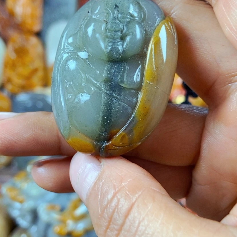 【闪购商品】石英质玉(黄龙玉)颈饰未镶嵌