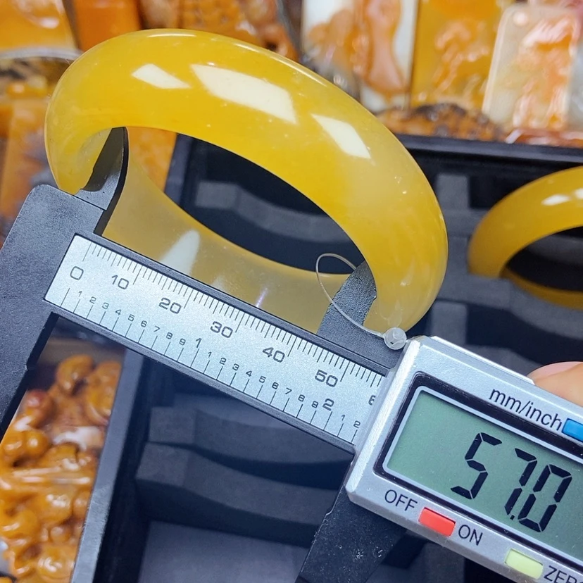 【闪购商品】石英质玉(黄龙玉)颈饰未镶嵌