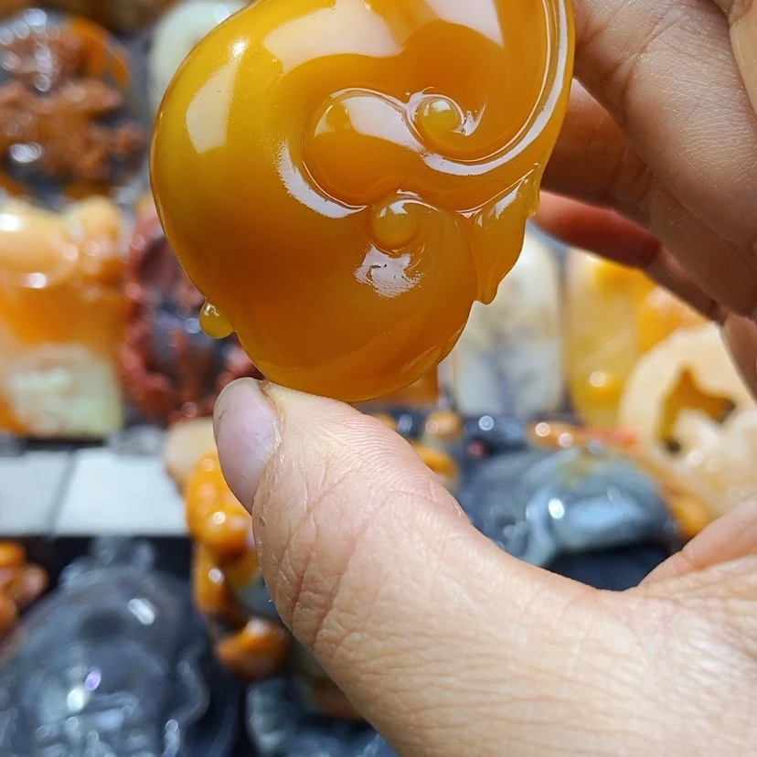 【闪购商品】石英质玉(黄龙玉)颈饰未镶嵌
