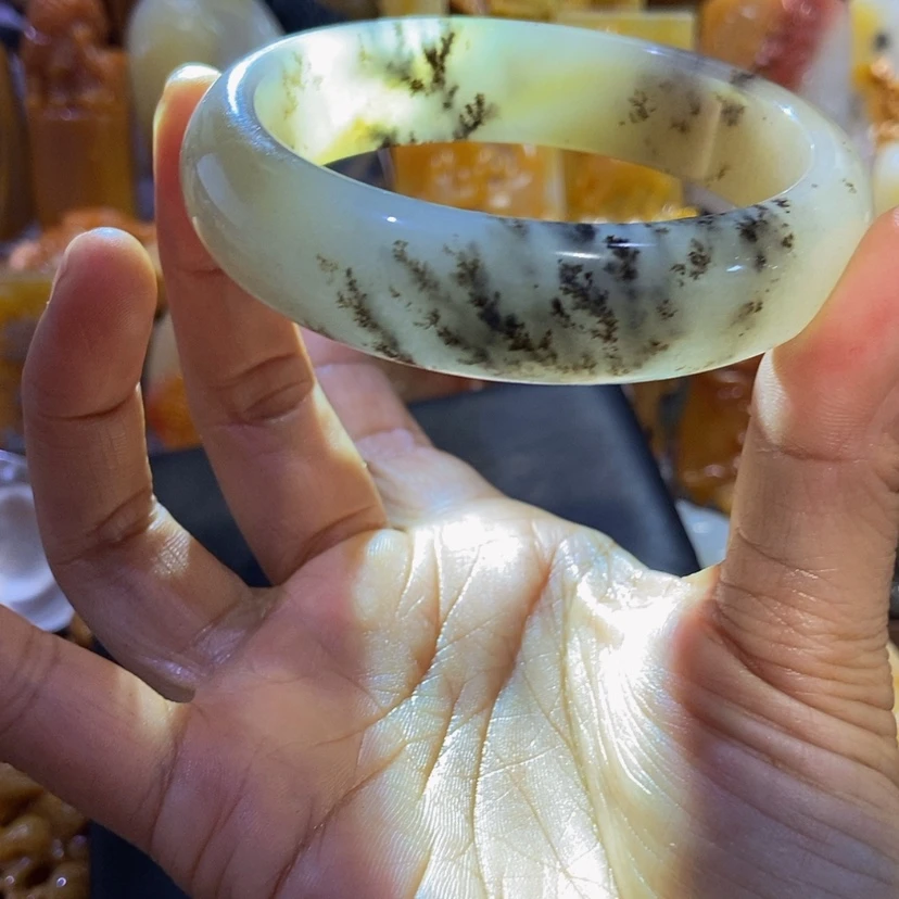【闪购商品】石英质玉(黄龙玉)颈饰未镶嵌