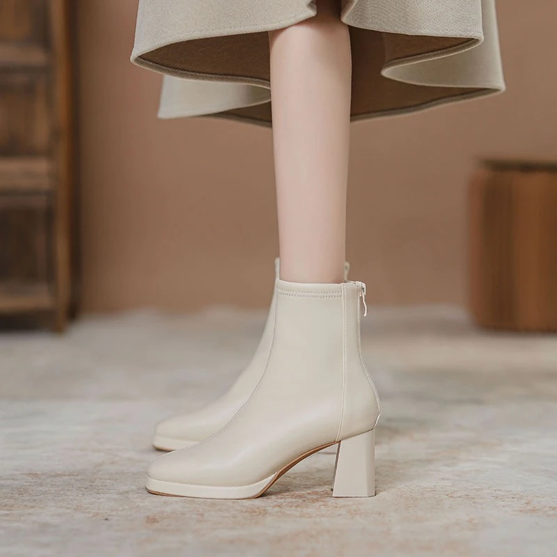 真皮白色短靴女2024新款春秋单靴子粗高跟弹力瘦瘦靴方头袜靴裸靴