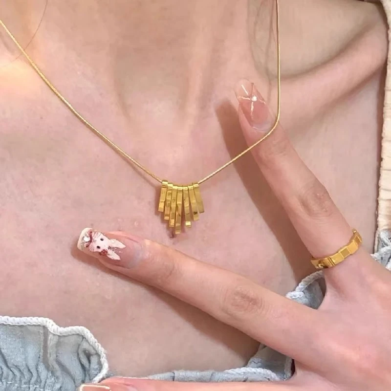 钛钢项链 扇形流苏项链