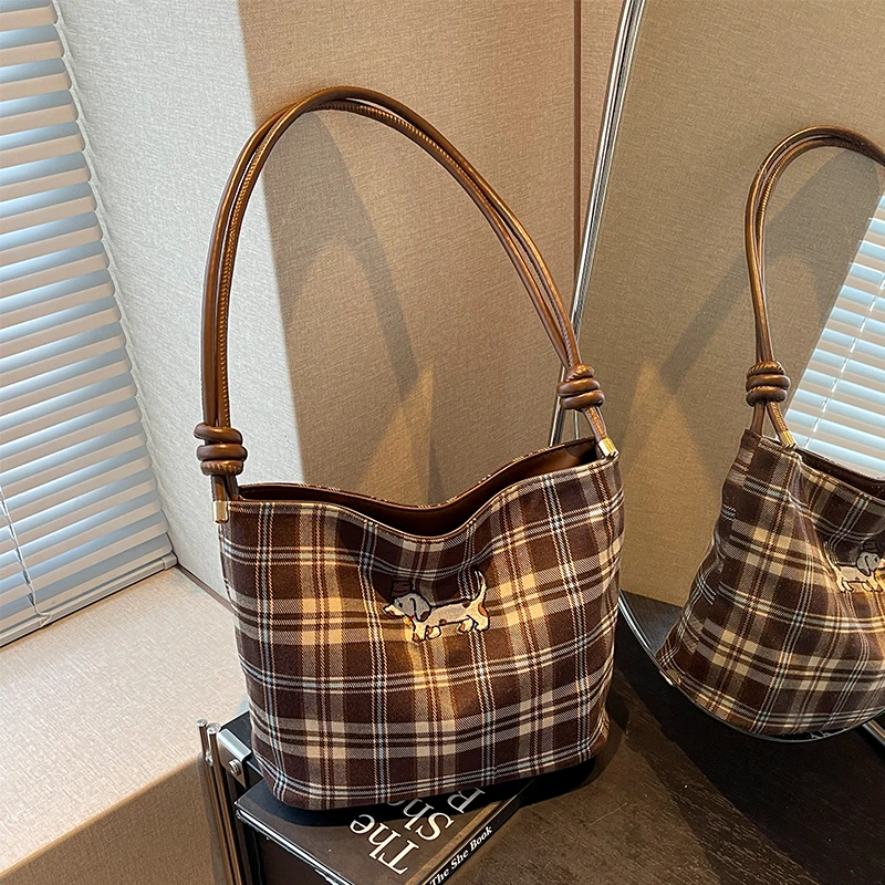 艾米兔女包2025新款韩版复古格纹设计百搭时尚单肩斜挎水桶包