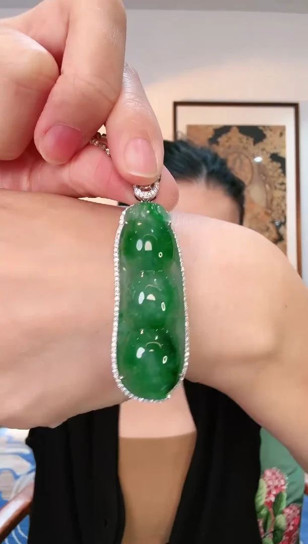 【闪购商品】翡翠颈饰18K金镶嵌吊坠