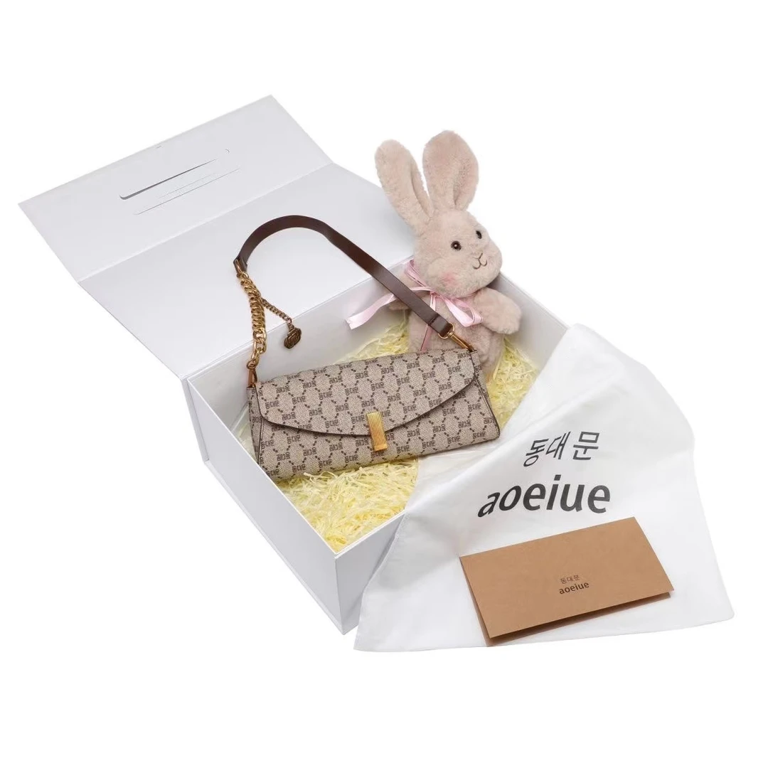 时尚百搭斜跨单肩包