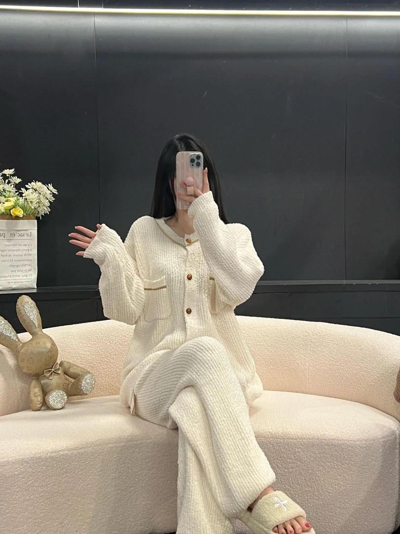 韩版秋冬新款简约气质舒适厚款长袖设计师软绵绵款时尚套装