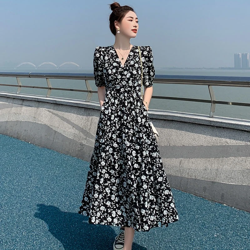 夏季法式收腰显瘦V领时尚减龄产后碎花孕妇哺乳连衣裙