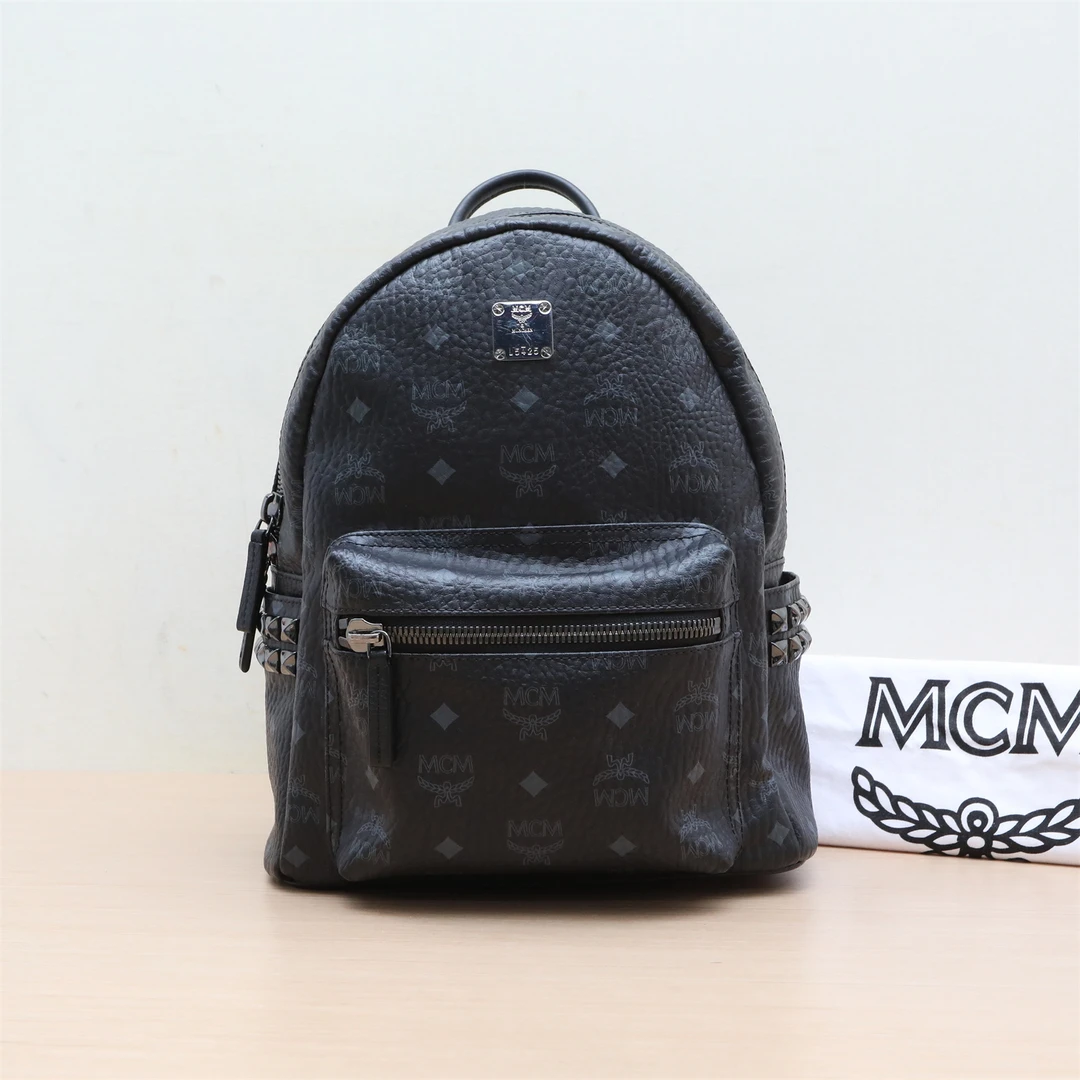 95新 MCM 侧边铆钉 双肩包 小号 黑色 皮革C P244174042