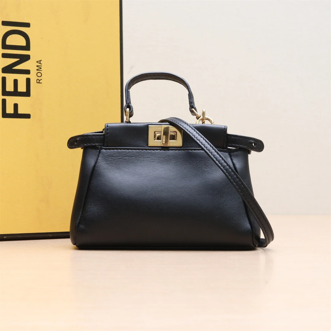 95新 FENDI/芬迪 单肩包 超Mini 15cm 黑色 皮革S金扣 P234968261