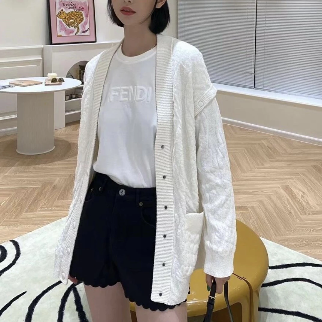 全新未使用 FENDI/芬迪 积分-188/汤/P244487481/满印白色开衫