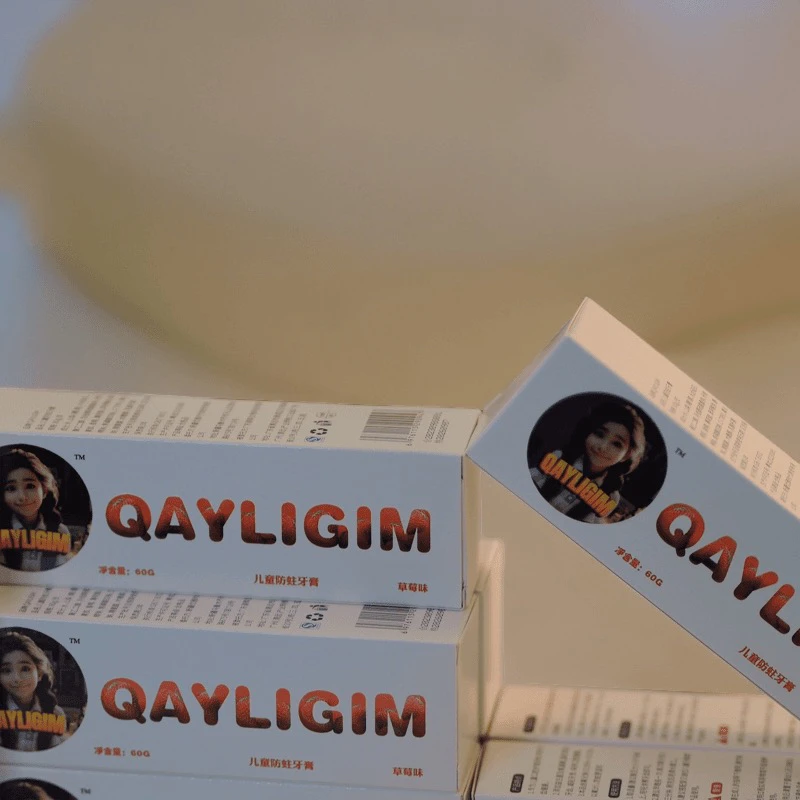 Qayligim 草莓牙膏 护理 清新 优雅 防蛀 薄荷味牙膏 *（3）只