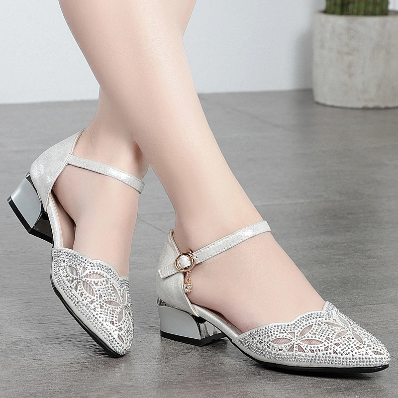 网面透气女款单鞋水钻镂空浅口中空鞋一字扣粗跟防滑软底妈妈凉鞋