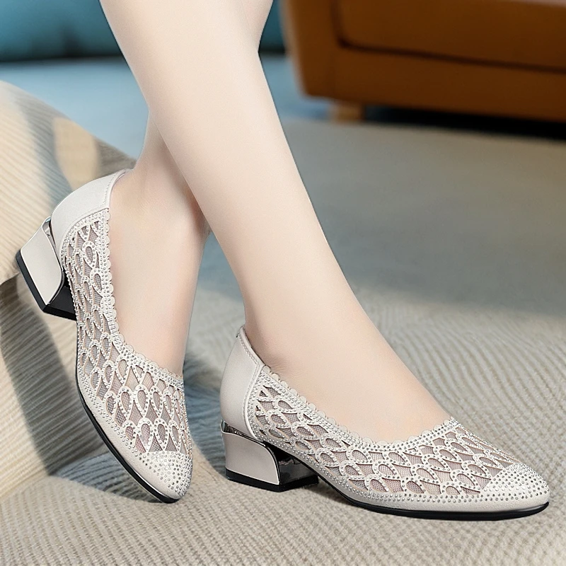 夏季新款镂空单鞋网面透气尖头一脚蹬浅口粗跟妈妈鞋低跟软底女鞋