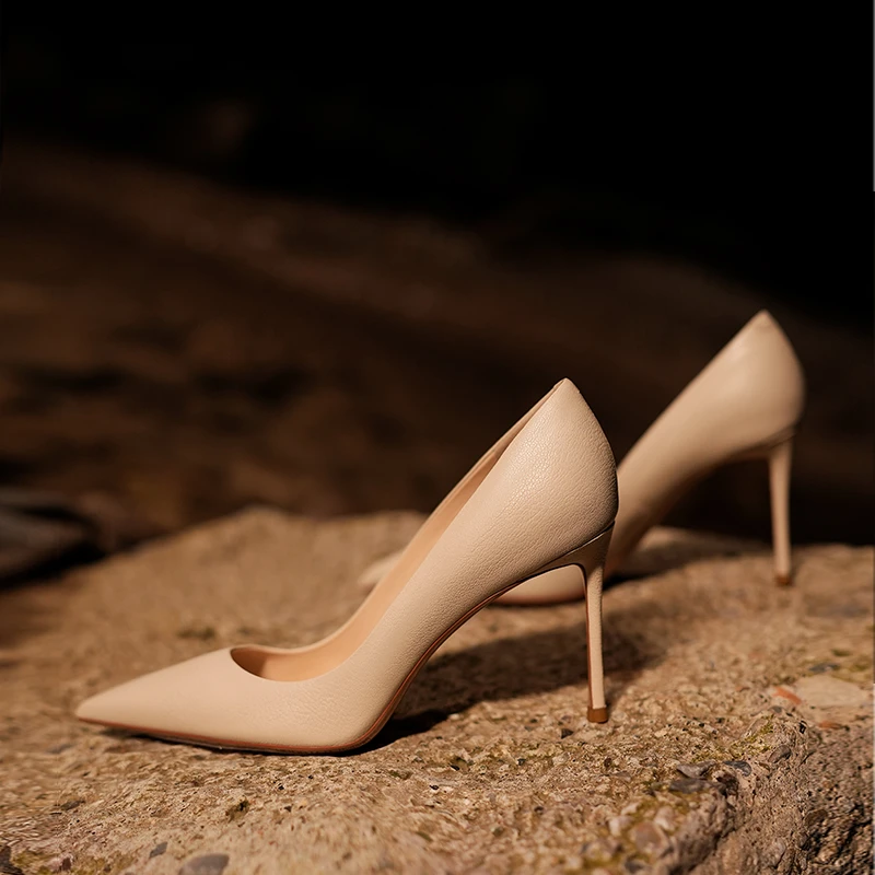 淑黛儿2025年新款米白色真皮轻奢高跟鞋女细跟名媛尖头浅口单鞋子