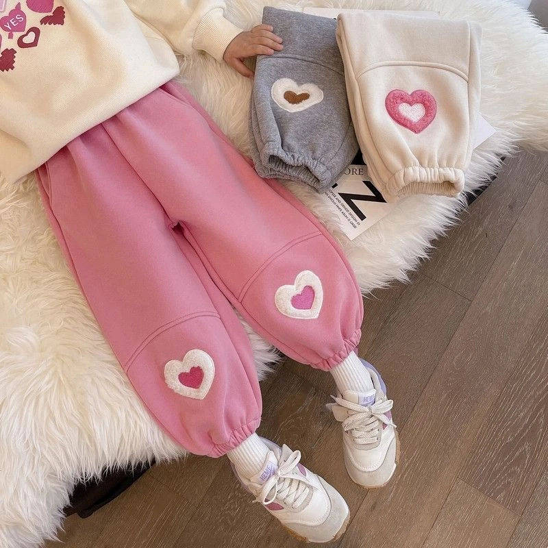 女小童秋冬季2023新款裤子洋气时尚小女孩韩版休闲双爱心加绒卫裤