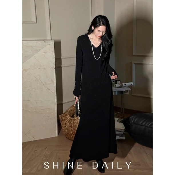 【晚棠】法式黑色V领复古气质打底显瘦连衣裙长袖秋冬收腰赫本风