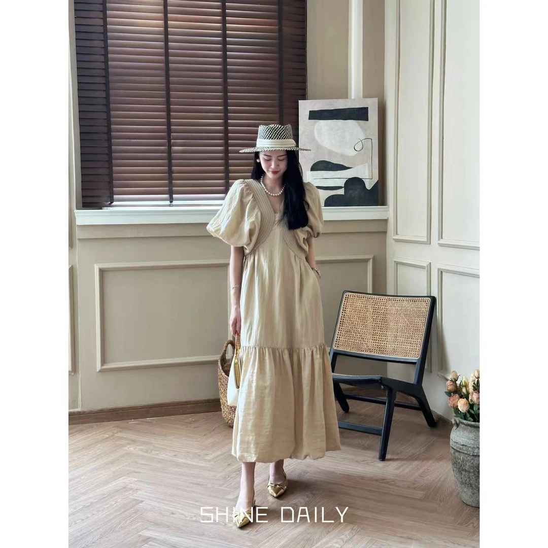 【寻南枝】V领泡泡袖设计感法式宫廷风气质女装气质宽松连衣裙