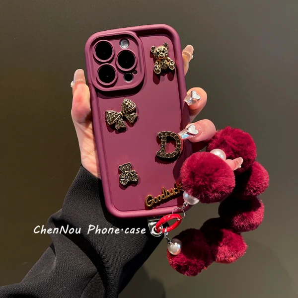 苹果/华为荣耀oppo/vivo小米手机壳酒红小熊配饰毛球手链15防摔女