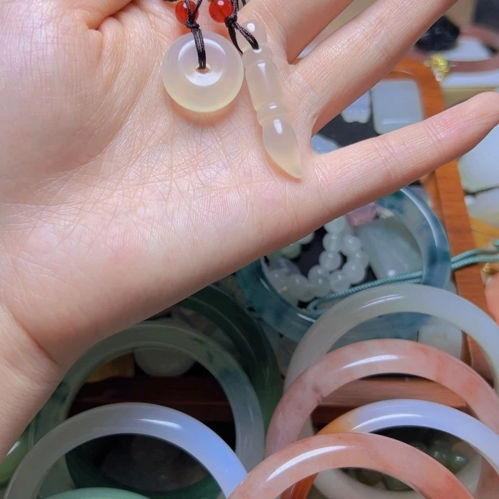 玛瑙/玉髓颈饰合金