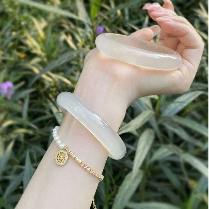 白月光荔枝冻玛瑙手镯女天然白冰玉髓镯子古风少女冰透玉镯高品