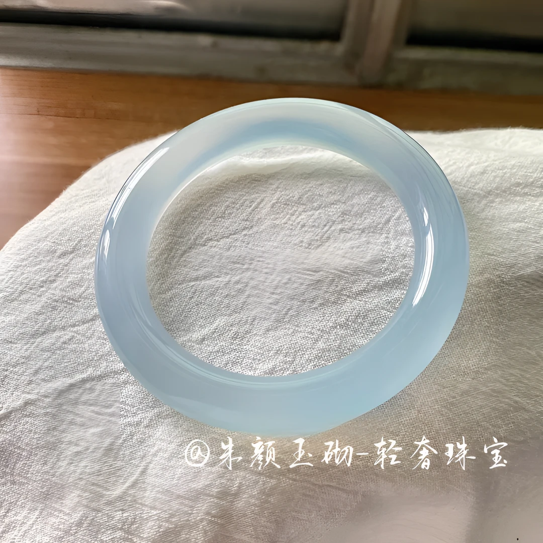 显白天空蓝高端玛瑙玉手镯子女冰川蓝天然玉髓手镯礼物多样性发一