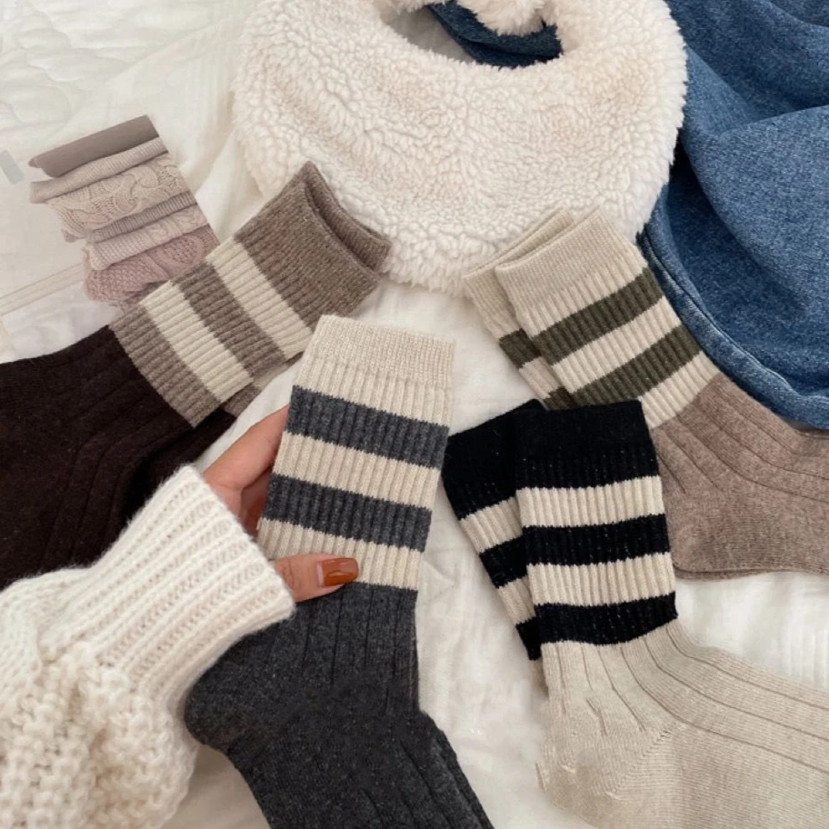 配鲨鱼裤的条纹羊毛袜中筒女秋冬运动长筒袜春秋百搭学院风堆堆袜