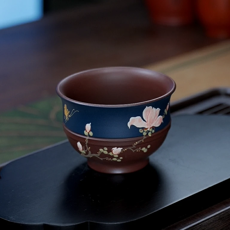 543  宜兴紫砂茶具 紫泥粉浆蝶恋花双色堆绘主人杯  NX 180cc左右