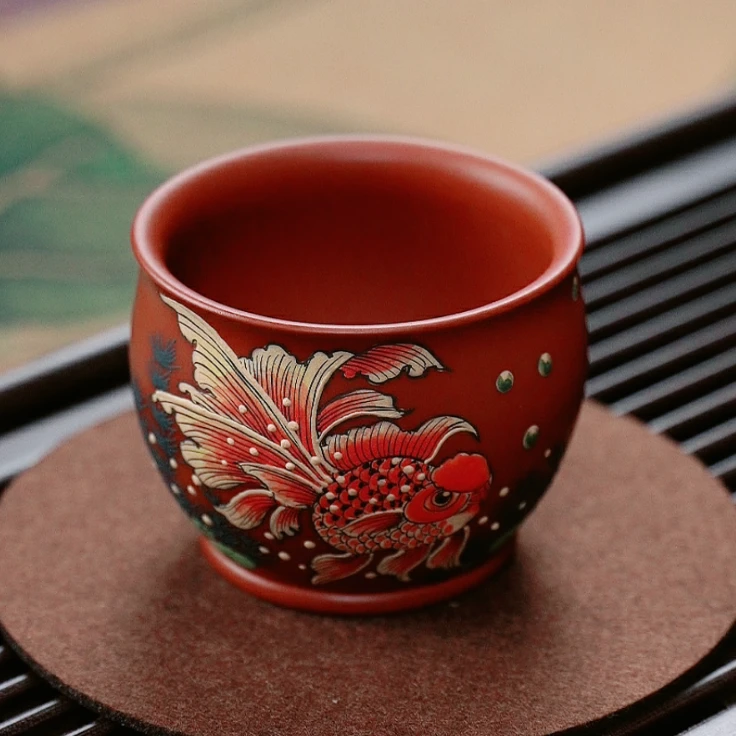 964/965 宜兴紫砂茶具  大红袍泥料堆绘金鱼对杯  FSY 160cc左右
