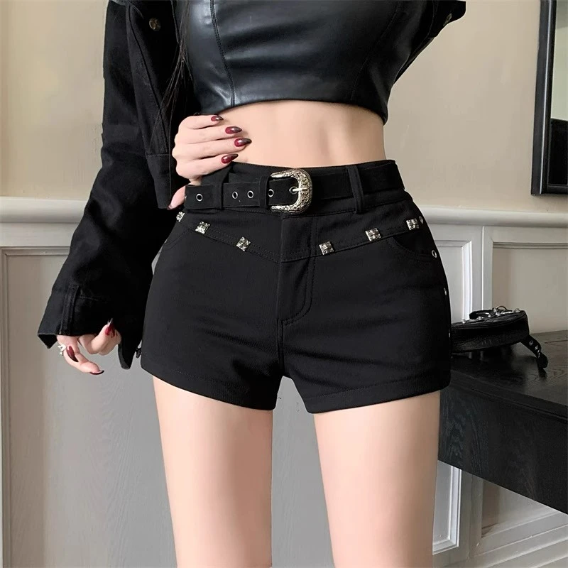 甜酷辣妹黑色柳钉弹力休闲裤女装夏季新款高腰直筒裤短裤显瘦2024