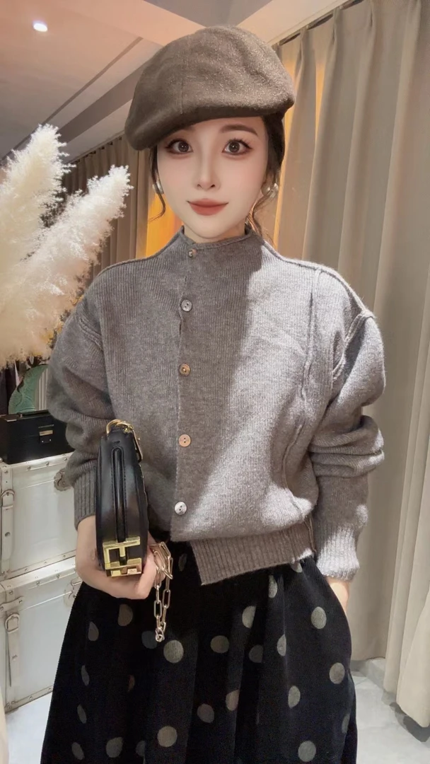 HUIHUI 设计感斜扣针织开衫