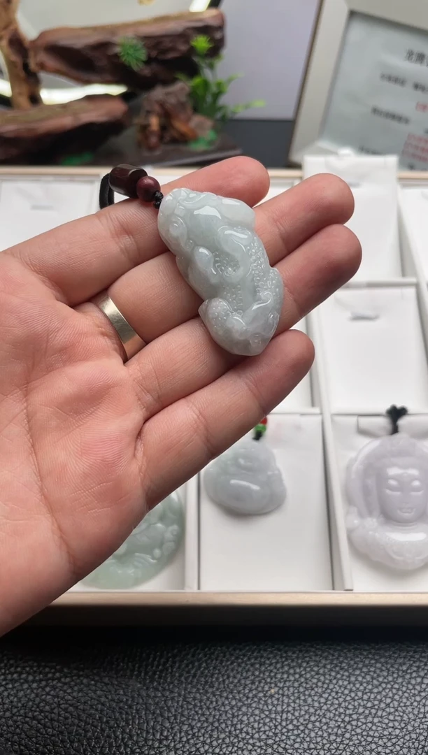 【闪购商品】翡翠颈饰未镶嵌..../7/26/138