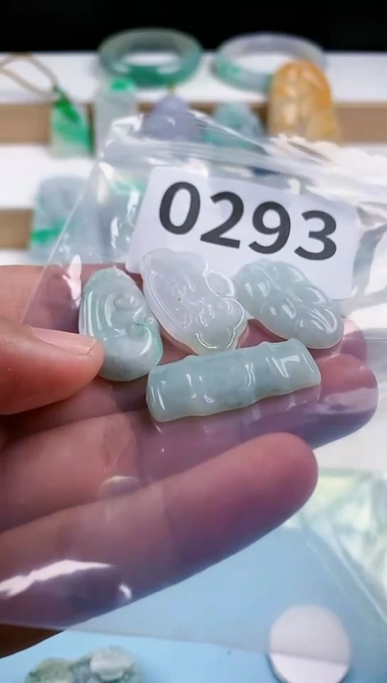 【闪购商品】翡翠颈饰未镶嵌天然翡翠吊坠挂件