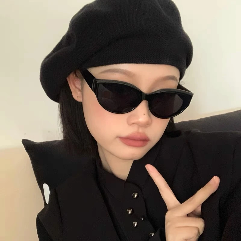 猫眼墨镜女款复古2023新款高级感欧美风冬天美式小脸雪地太阳眼镜