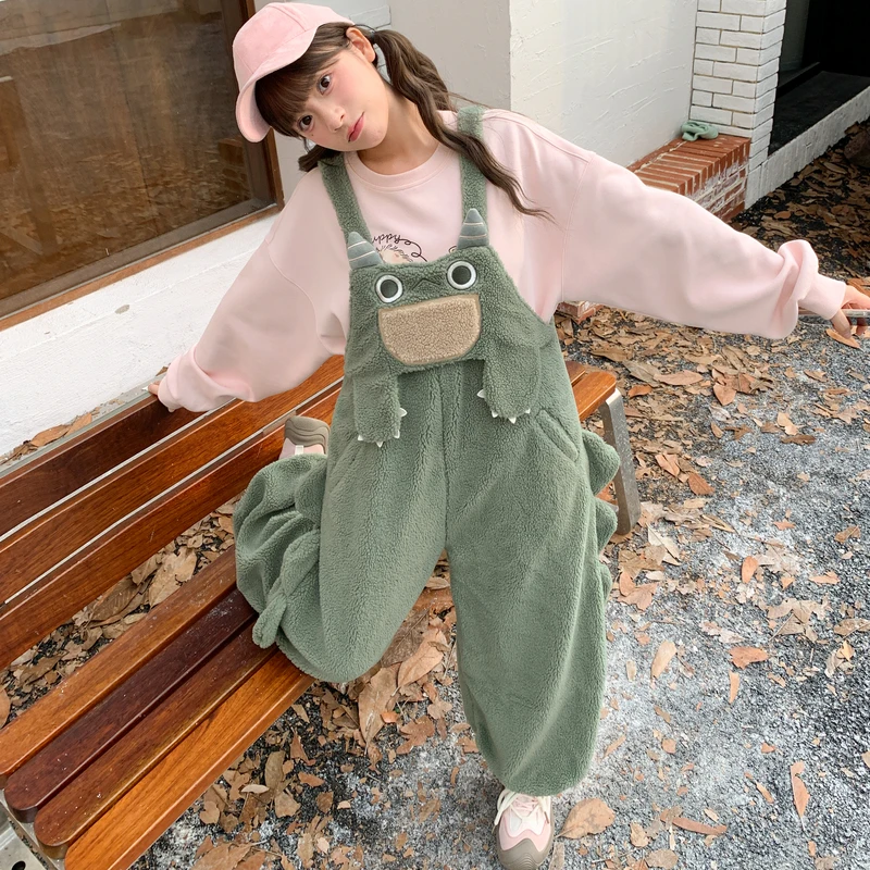 森女部落原创萌趣设计感绿色恐龙休闲背带裤2025年新款女装秋冬款