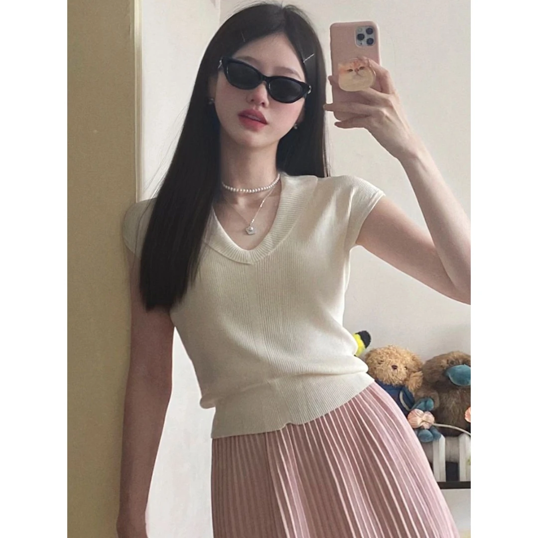 冰丝V领针织短袖t恤女夏款设计感小众紧身修身显瘦薄款正肩上衣