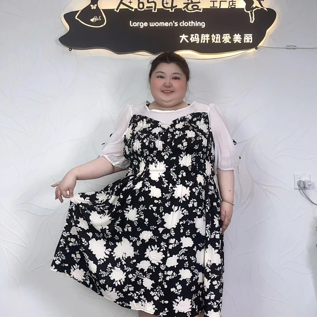 8298 300斤大码压褶泡泡袖连衣裙