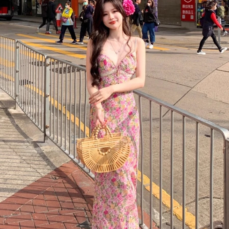 沙滩裙海边度假碎花吊带连衣裙法式温柔风气质收腰又甜又辣仙女裙