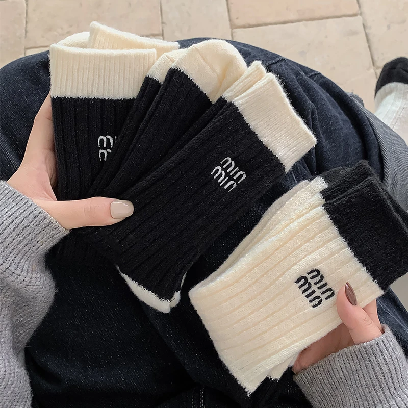 羊绒袜子女冬季保暖秋冬款中筒袜加厚厚实黑色日系运动字母学生