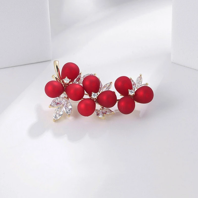 铜锆石胸针 【红豆】高档轻奢时尚百搭胸针  5124