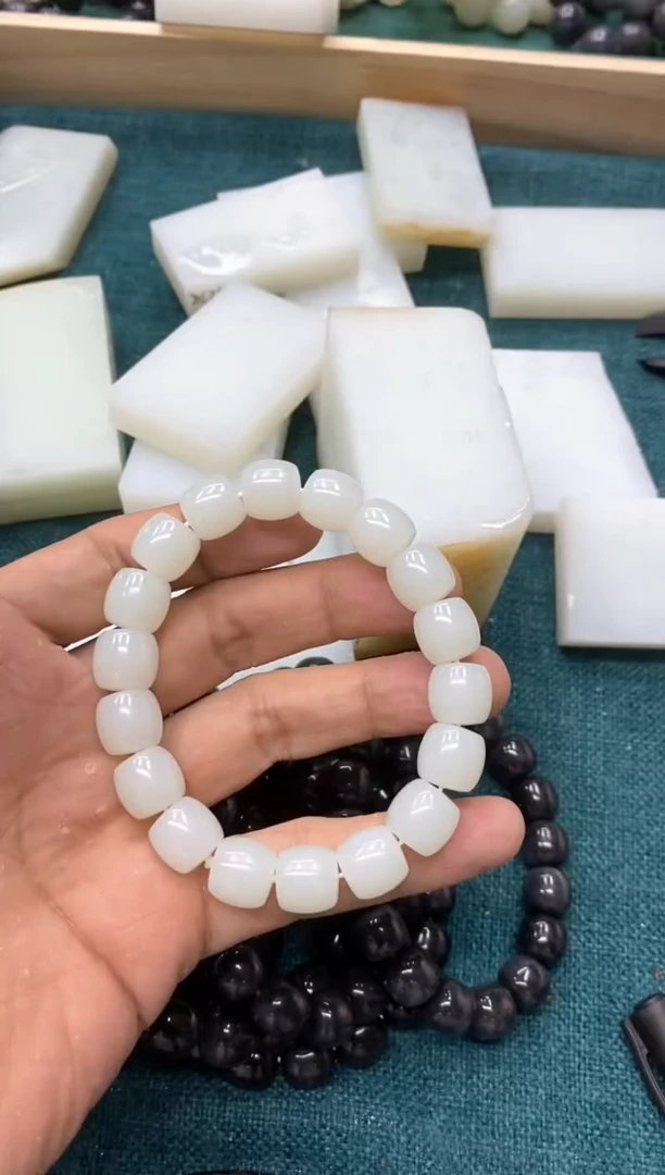 【闪购商品】定制和田玉卡12手串