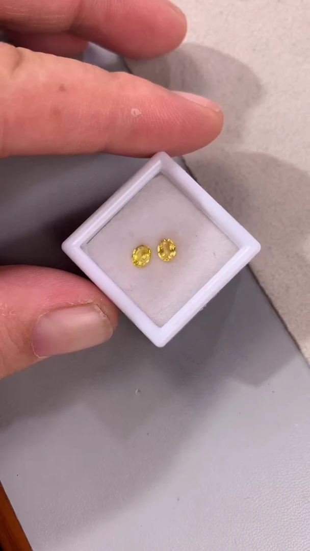【闪购商品】彩色蓝宝石裸石未镶嵌两粒,0.71克拉4*5小颗粒!!