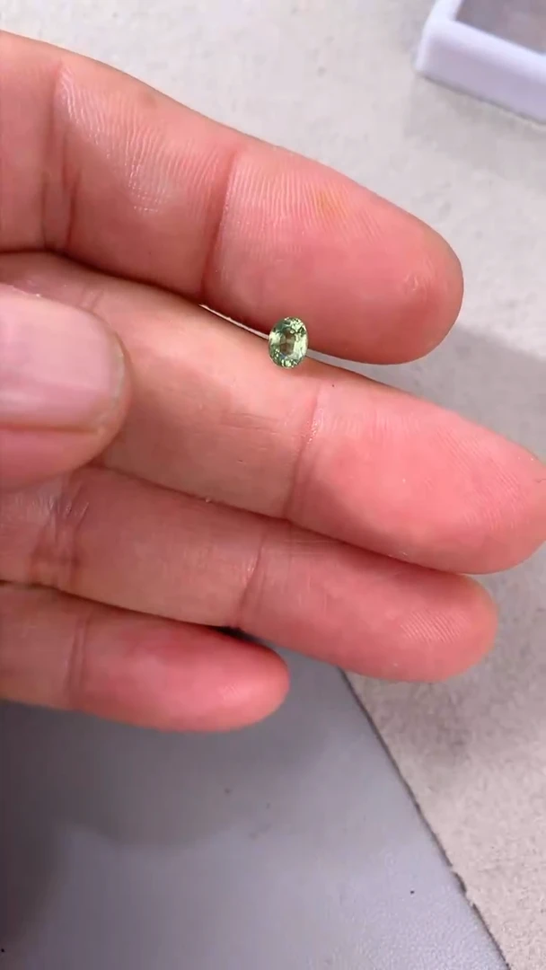 【闪购商品】彩色蓝宝石裸石未镶嵌一粒,60分4*5小颗粒!!